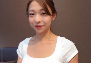 Bí mật đằng sau nụ cười quyến rũ trong khách sạn mờ ám