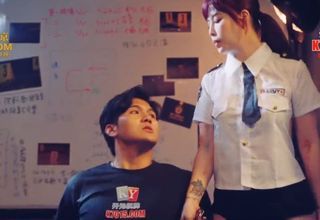 Kẻ phạm tội và nữ cảnh sát gợi cảm trong đam mê cấmm
